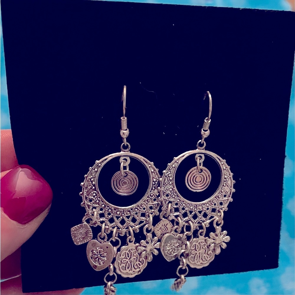 Elegant Silver Dangle Fashion Earrings EUC…2.5inches